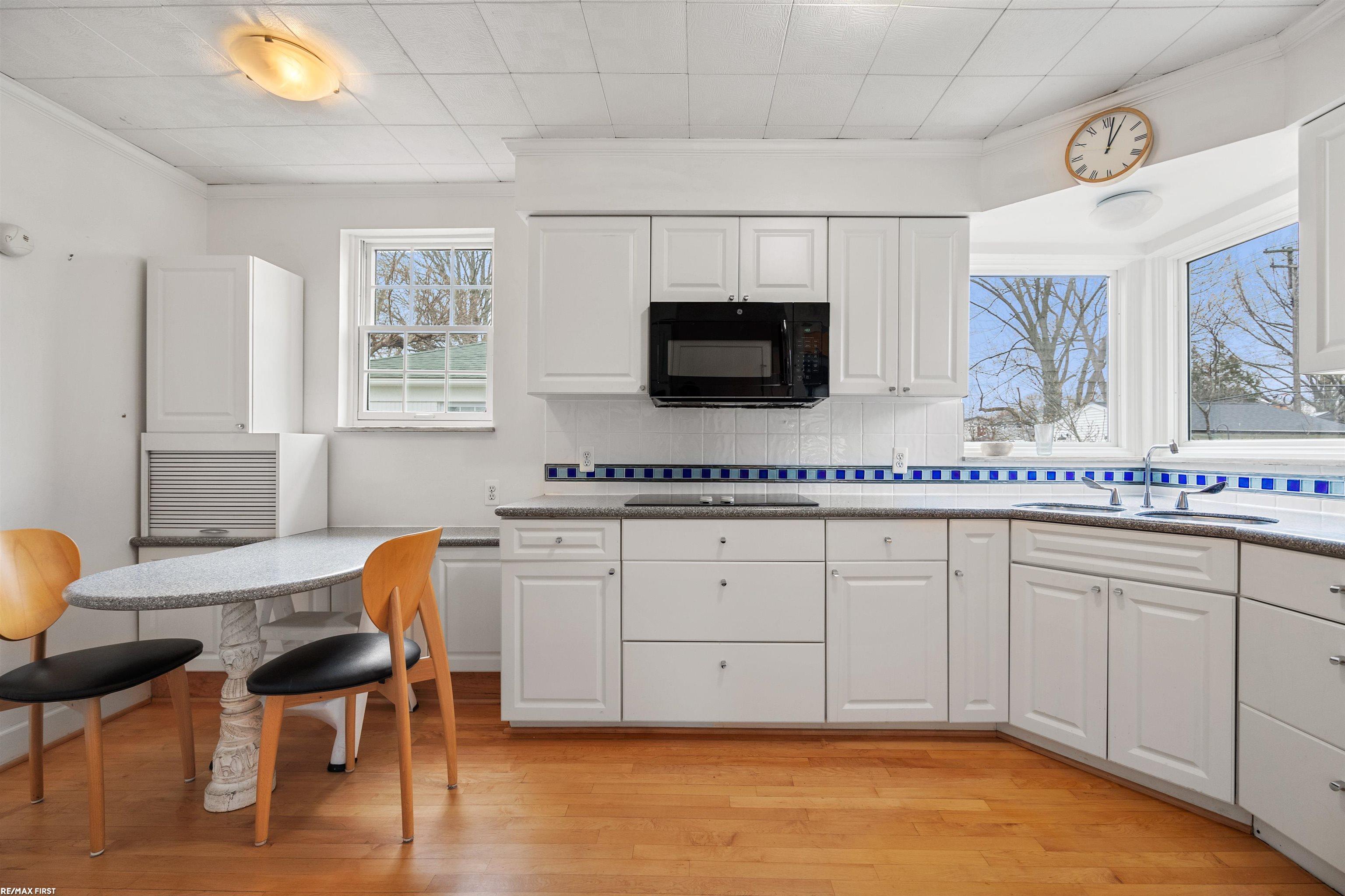 1035 Hampton Road Grosse Pointe, MI 48236 - Photo 6 of 34