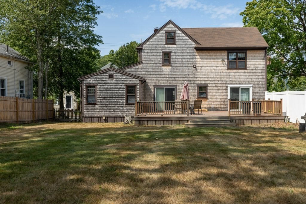 27 Spring Street Fairhaven, MA 02719 - Photo 2 of 39