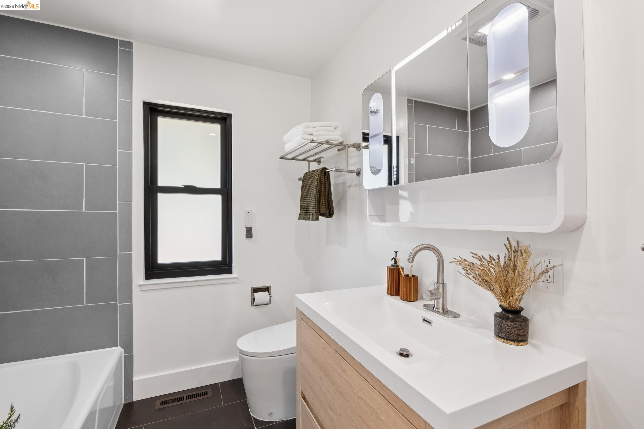 921 Underhills Road Oakland, CA 94610 - Photo 40 of 97