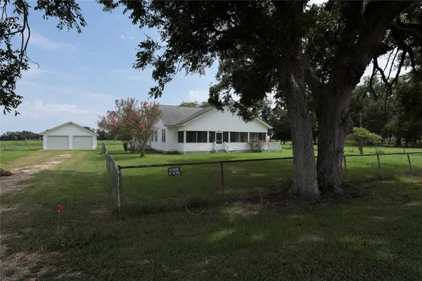 $2,050 | 3289 County Road 158, Boling, TX 77420
