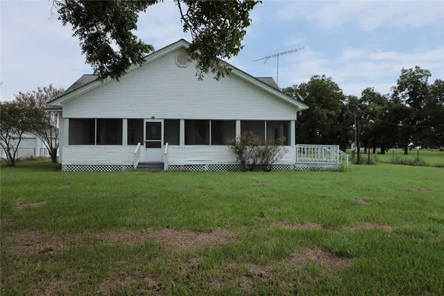 $2,050 | 3289 County Road 158, Boling, TX 77420