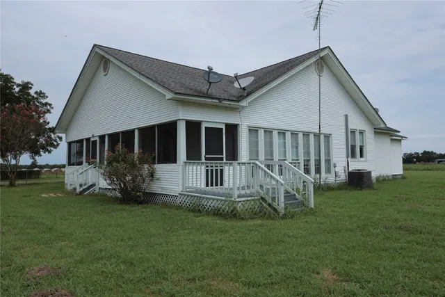 $2,050 | 3289 County Road 158, Boling, TX 77420