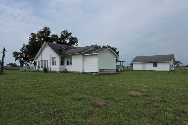 $2,050 | 3289 County Road 158, Boling, TX 77420