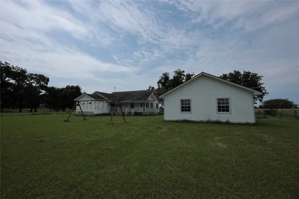 $2,050 | 3289 County Road 158, Boling, TX 77420