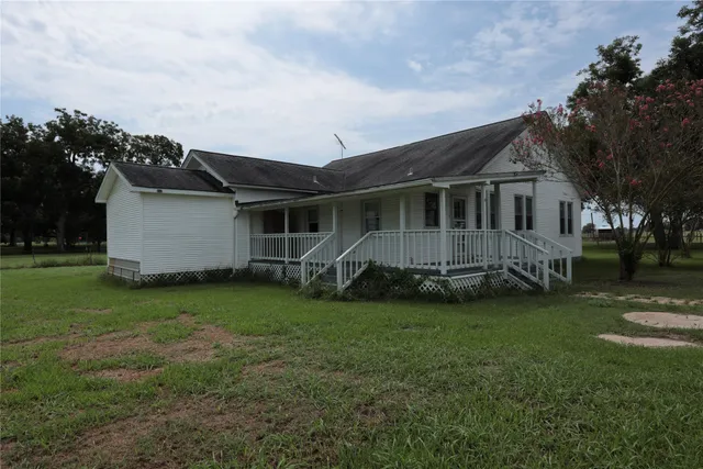 $2,050 | 3289 County Road 158, Boling, TX 77420