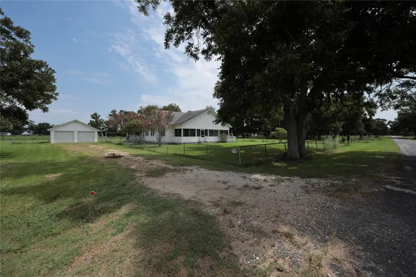 $2,050 | 3289 County Road 158, Boling, TX 77420