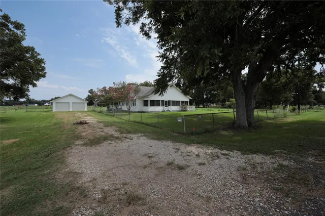 $2,050 | 3289 County Road 158, Boling, TX 77420