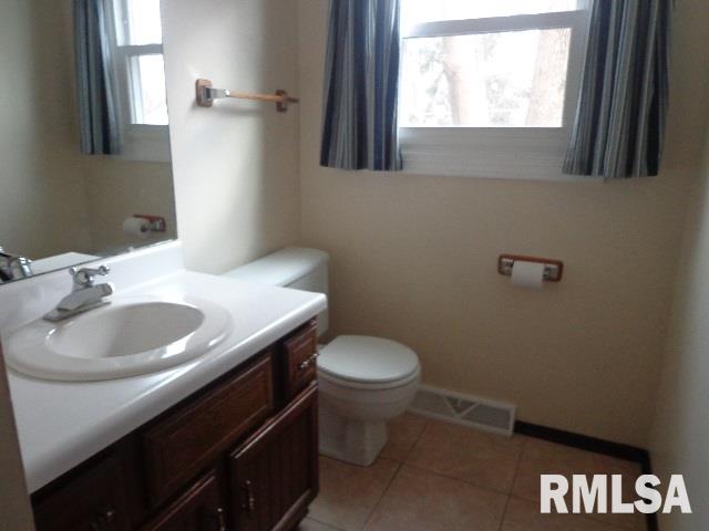 2007 Middle Road Bettendorf, IA 52722 - Photo 14 of 23 Gallery Image 14
