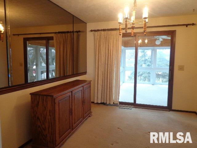 2007 Middle Road Bettendorf, IA 52722 - Photo 4 of 23 Gallery Image 4