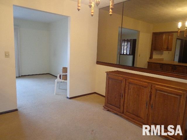 2007 Middle Road Bettendorf, IA 52722 - Photo 5 of 23 Gallery Image 5