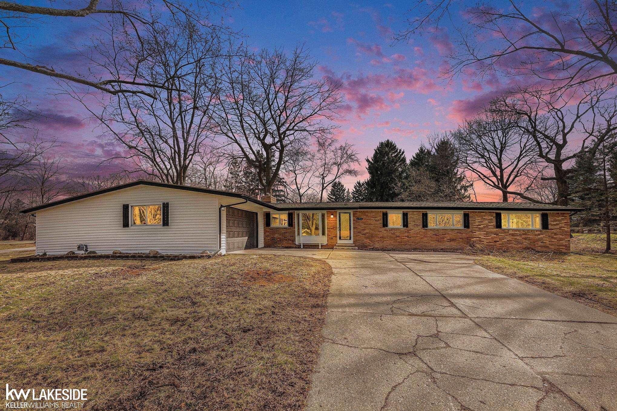 456 Donegal Drive Rochester, MI 48309 - Photo 2 of 20 50169535-41331391-bcba-4162-8b7d-97bfdf0196ed.JPG