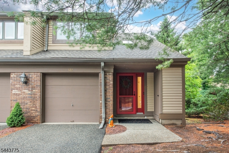 122 Macleish Court Mahwah, NJ 07430 - Photo 2 of 28