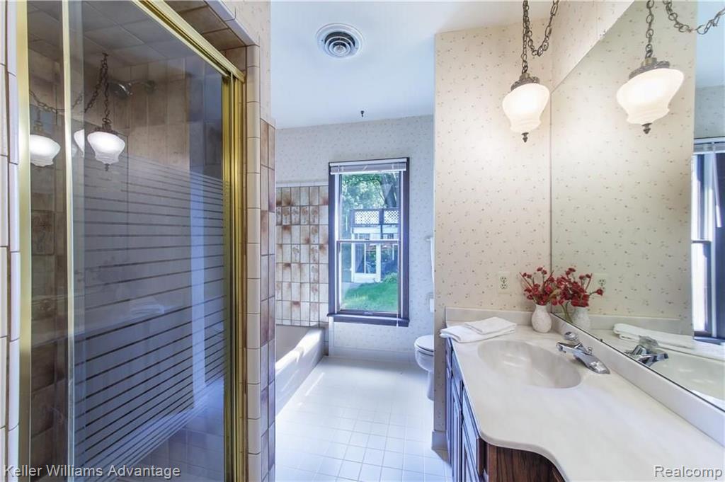 36508 West Lyman Road Farmington Hills, MI 48331 - Photo 3 of 63