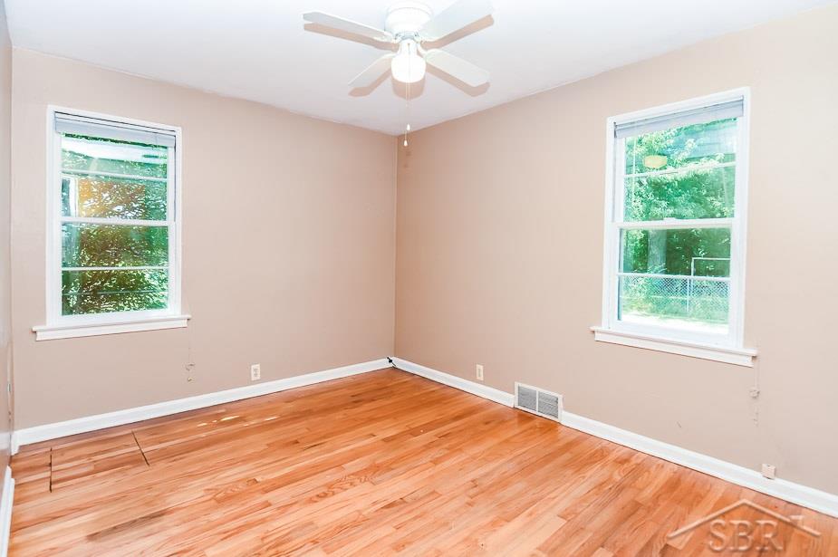 1085 East Washington Road Freeland, MI 48623 - Photo 6 of 16 31353783-5.JPG