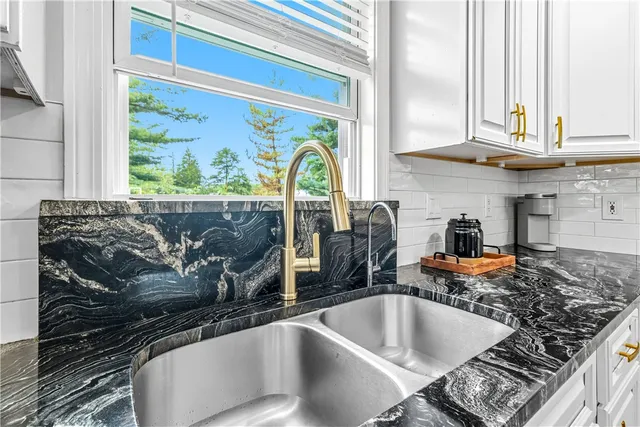 $560,000 | 7 Jill Court, East Providence, RI 02915