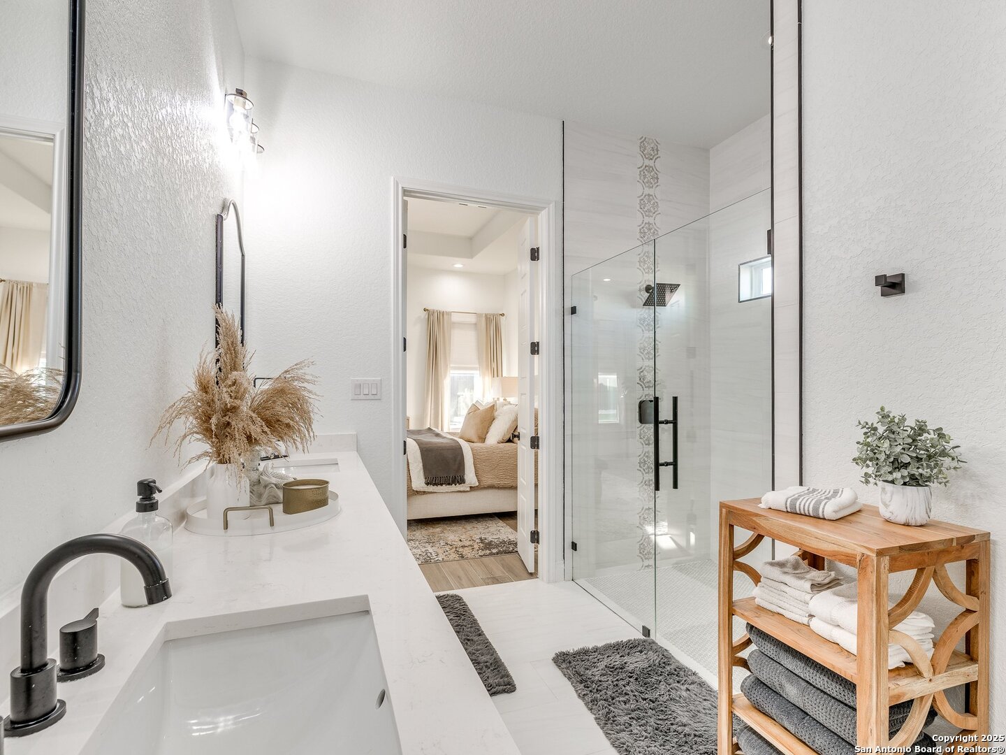 218 Edgewood Circle Bandera, TX 78003 - Photo 20 of 43