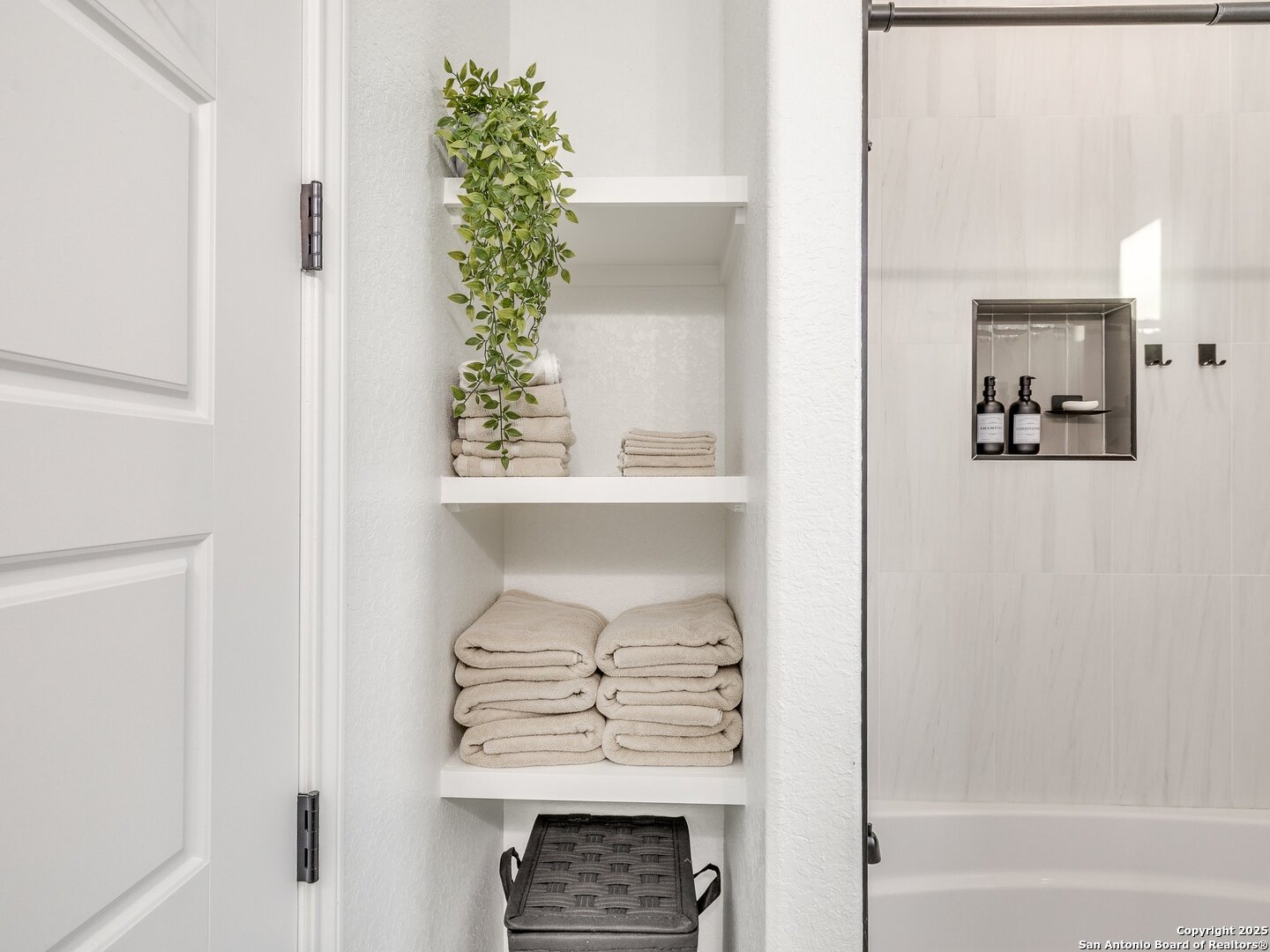 218 Edgewood Circle Bandera, TX 78003 - Photo 29 of 43