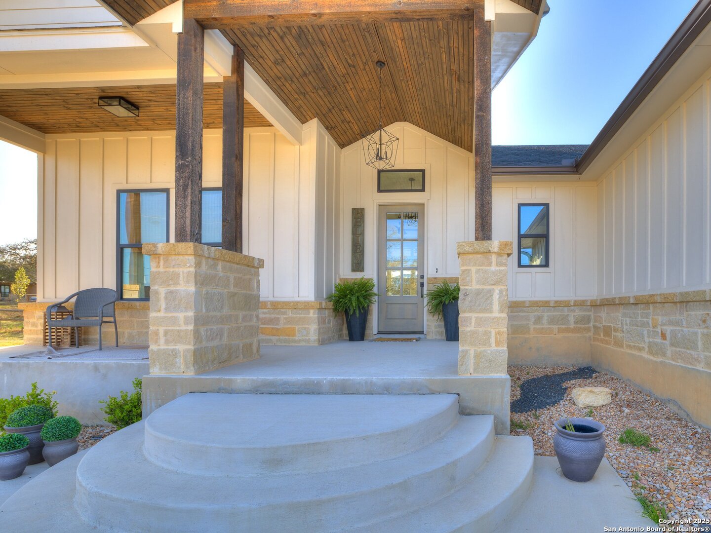 218 Edgewood Circle Bandera, TX 78003 - Photo 5 of 43