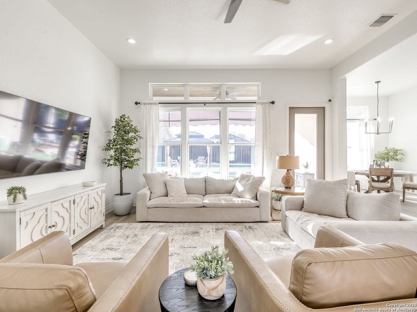 218 Edgewood Circle Bandera, TX 78003 - Photo 8 of 43