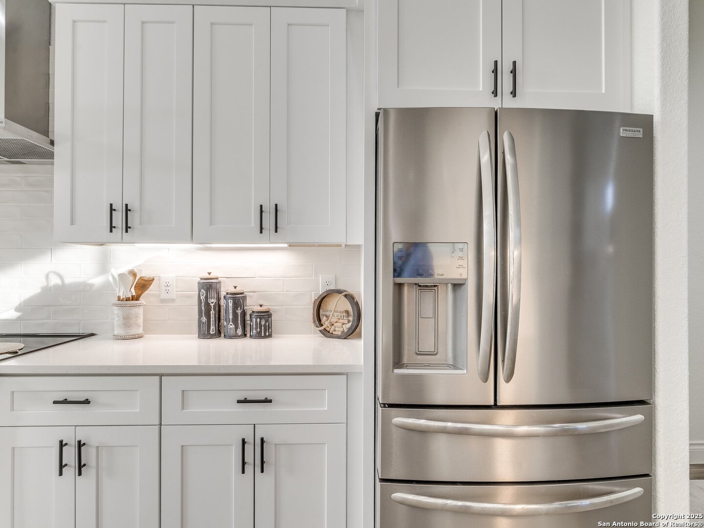 218 Edgewood Circle Bandera, TX 78003 - Photo 10 of 43