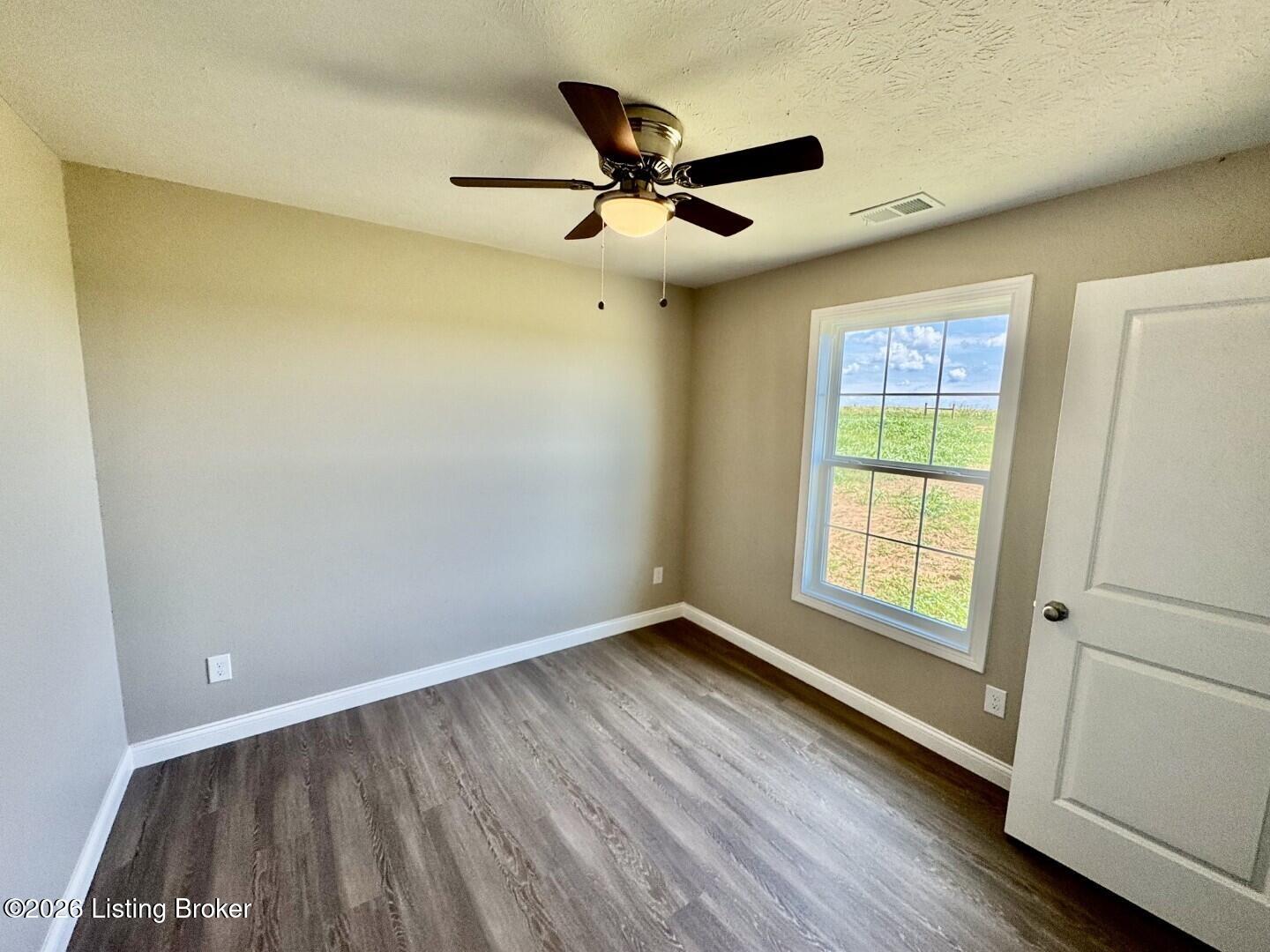 1574 Old Perryville Loop Springfield, KY 40069 - Photo 13 of 21 013_Bedroom