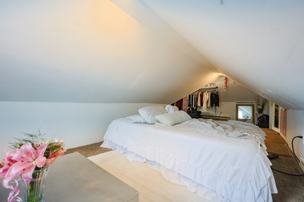 7 Jackson Court, Unit B Natick, MA 01760 - Photo 20 of 28 a bedroom with a bed and a potted plant