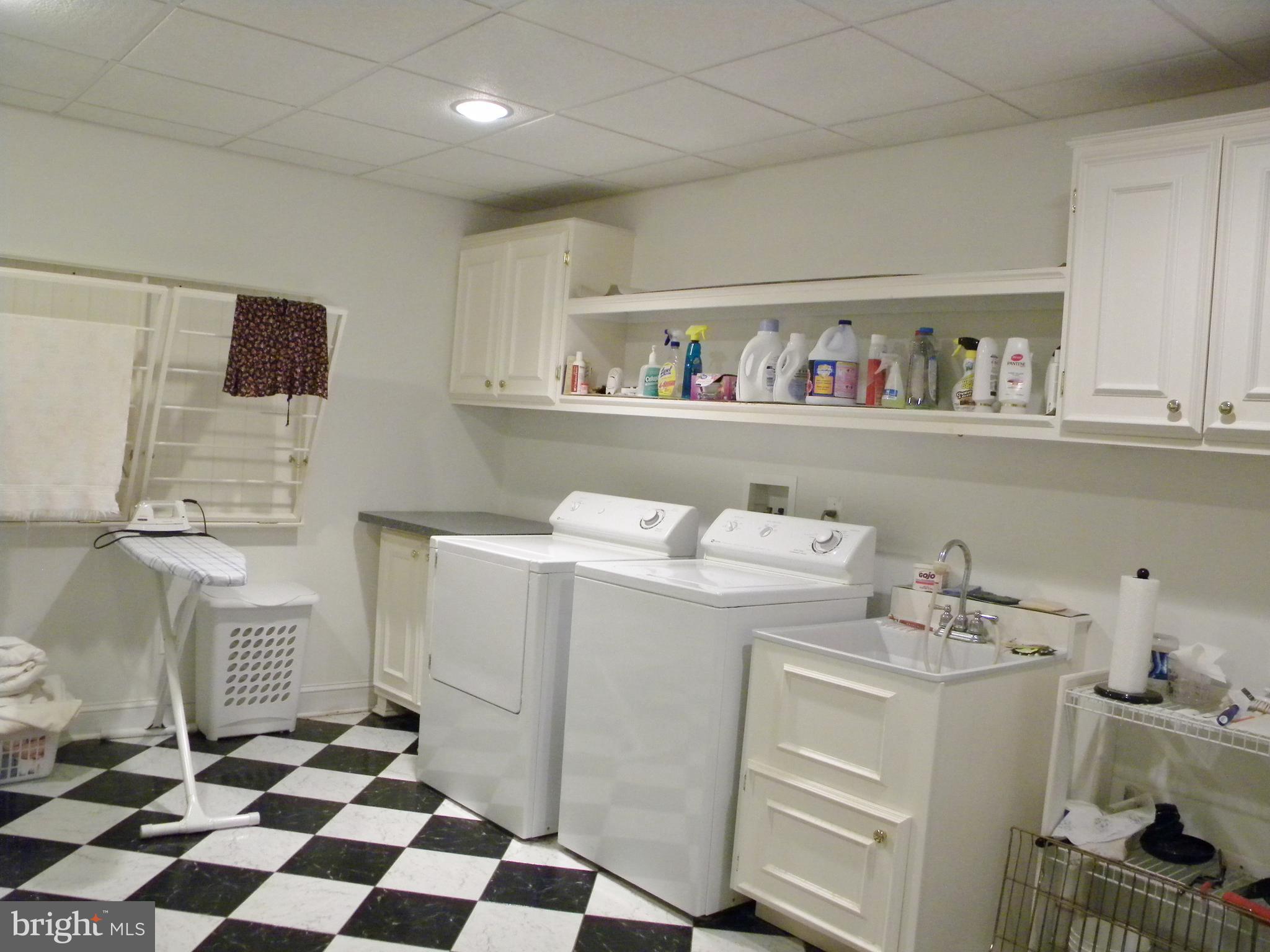 10767 Cliff Mills Road Marshall, VA 20115 - Photo 16 of 30 Large laundry rm w/ work sink, drying rack in wall