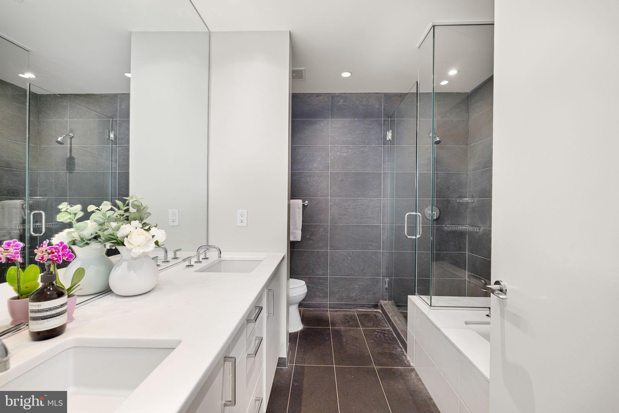 1177 22nd Street Northwest, Unit 4F Washington, DC 20037 - Photo 10 of 20 Primary bathroom w/dual vanity, tub & shower