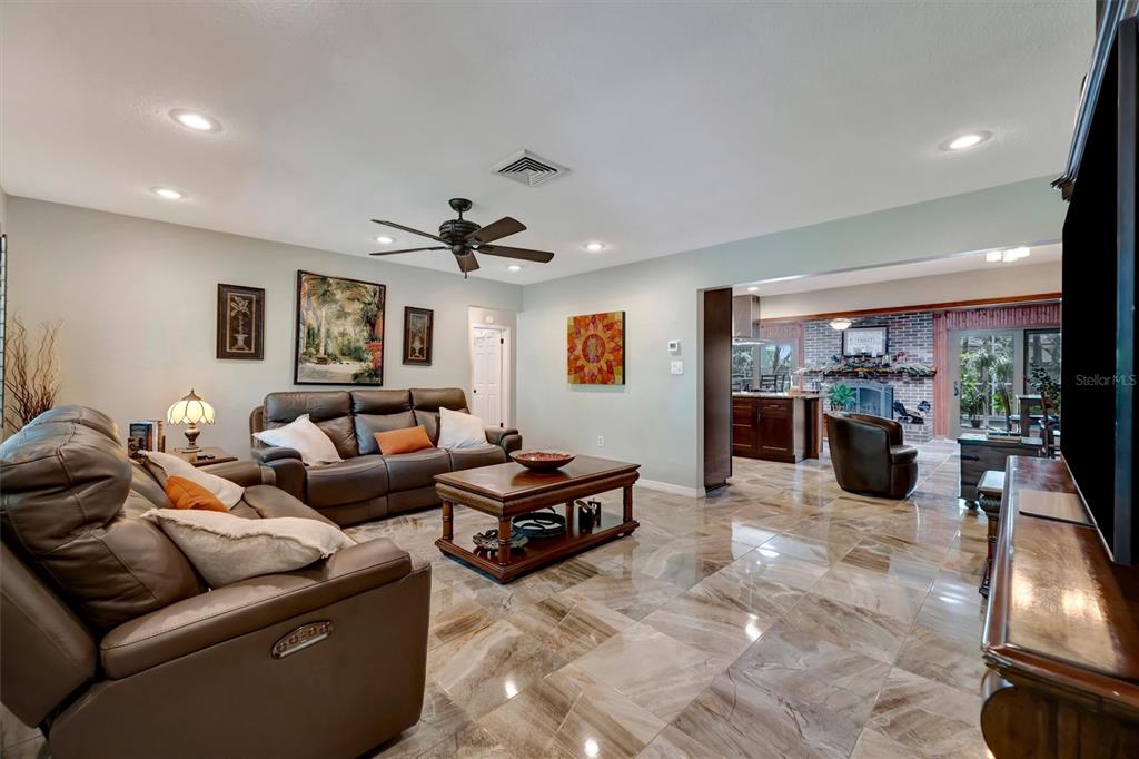 9782 55th Avenue North St. Petersburg, FL 33708 - Photo 3 of 56