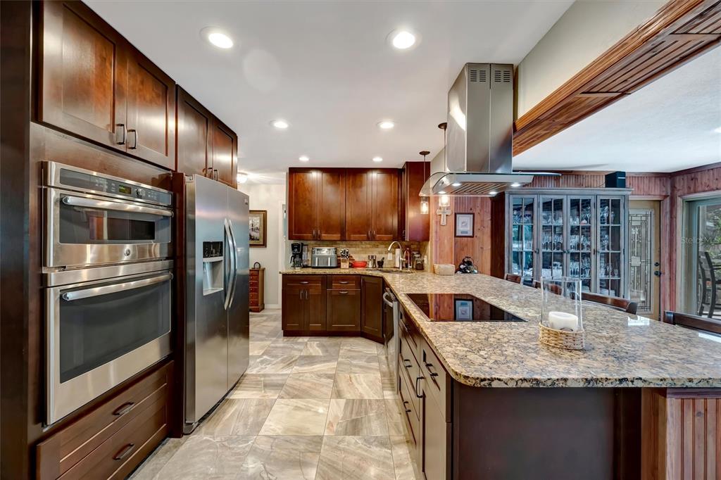 9782 55th Avenue North St. Petersburg, FL 33708 - Photo 10 of 56