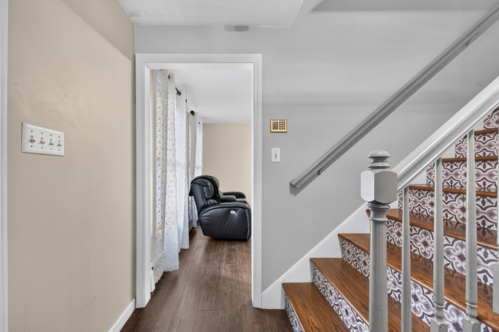 8 Mark's Way Sutton, MA 01590 - Photo 5 of 42