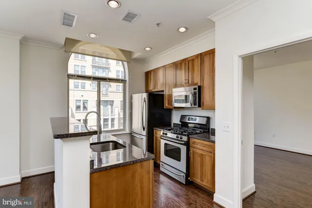 $3,650 | 1205 North Garfield Street, Unit PH7, Arlington, VA 22201