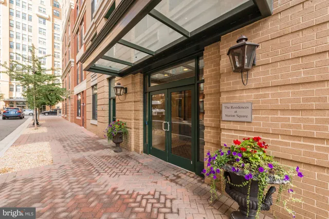 $3,650 | 1205 North Garfield Street, Unit PH7, Arlington, VA 22201