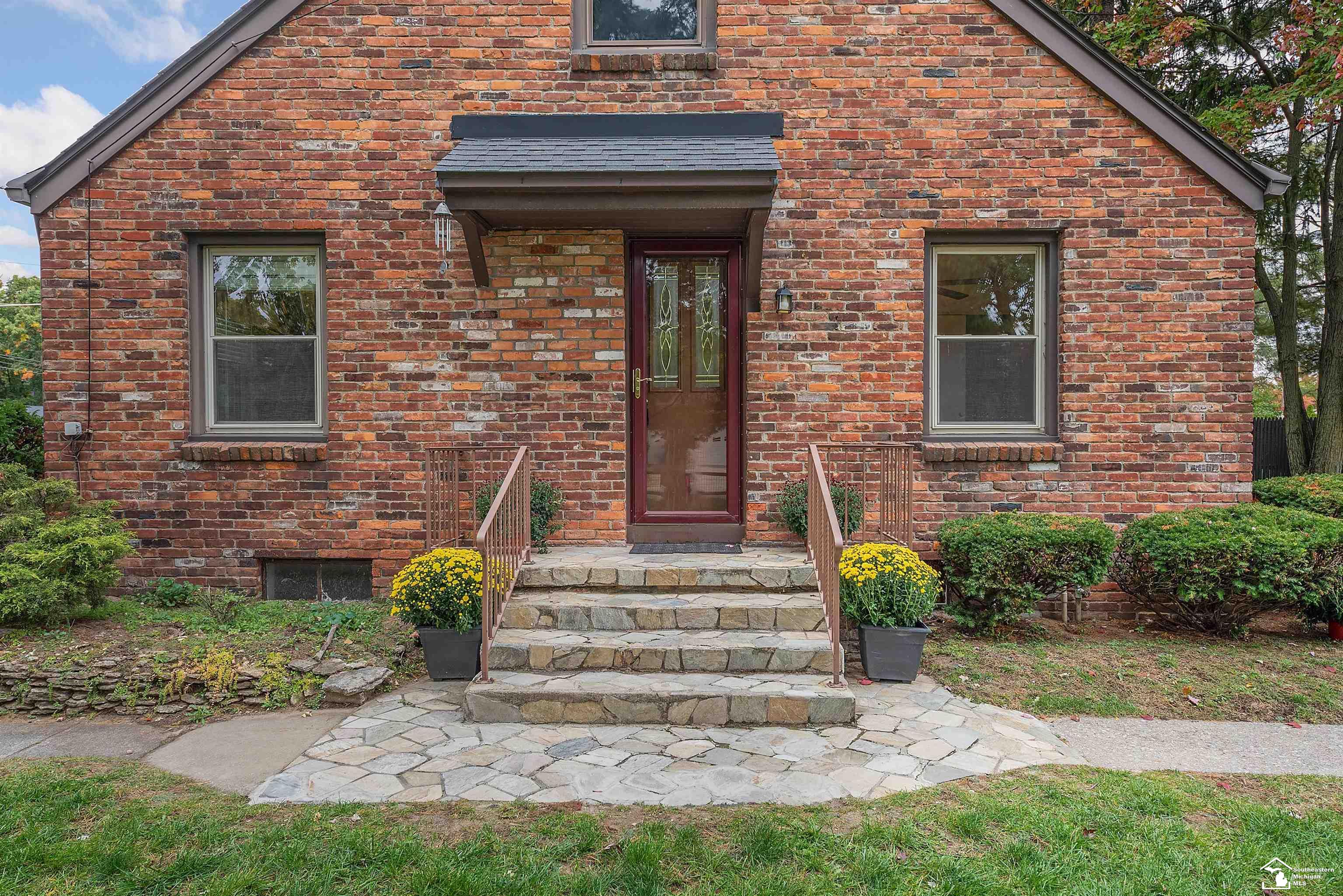 7480 Monroe Road Lambertville, MI 48144 - Photo 3 of 32 50092639-2.JPG