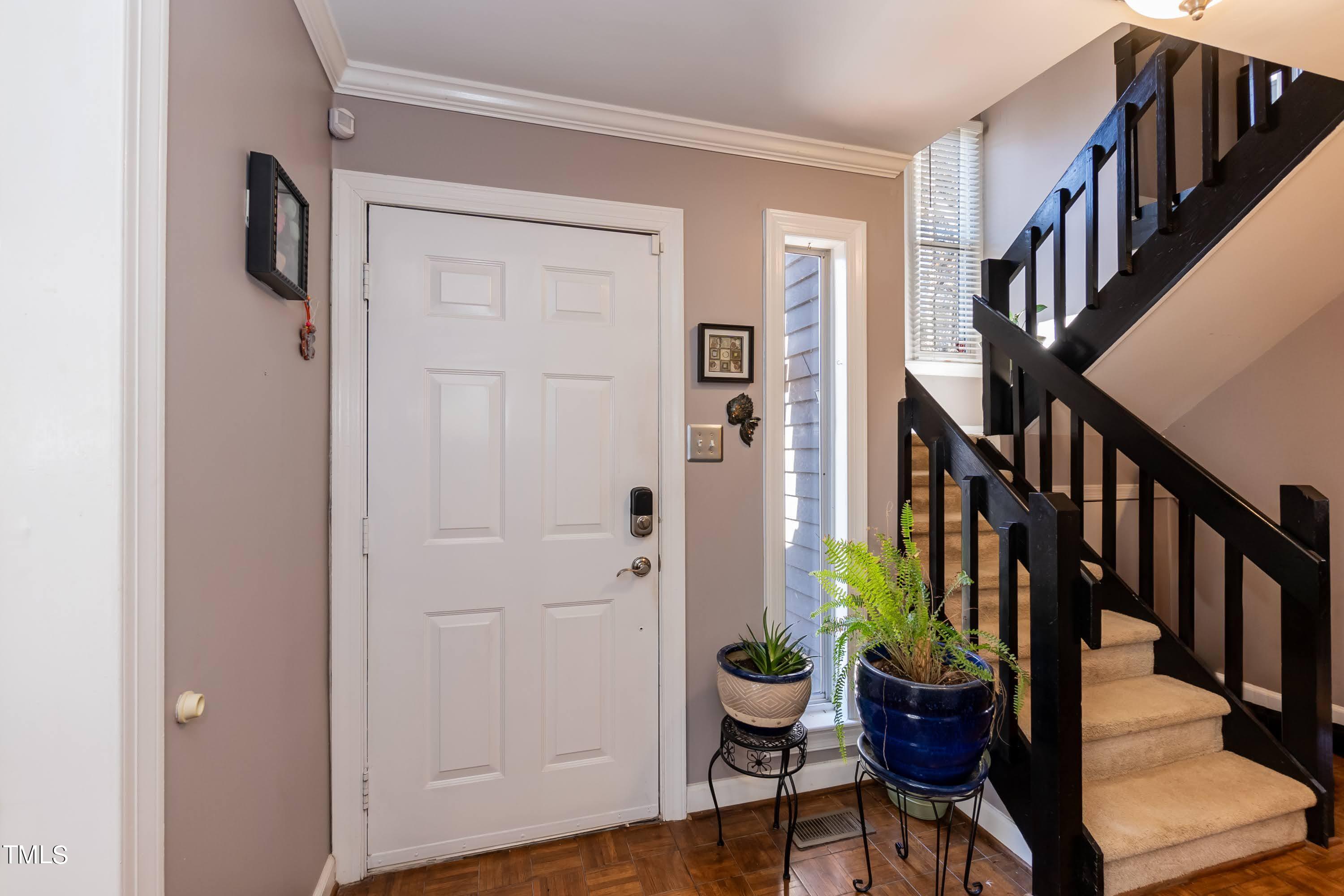 Foyer/Stairs