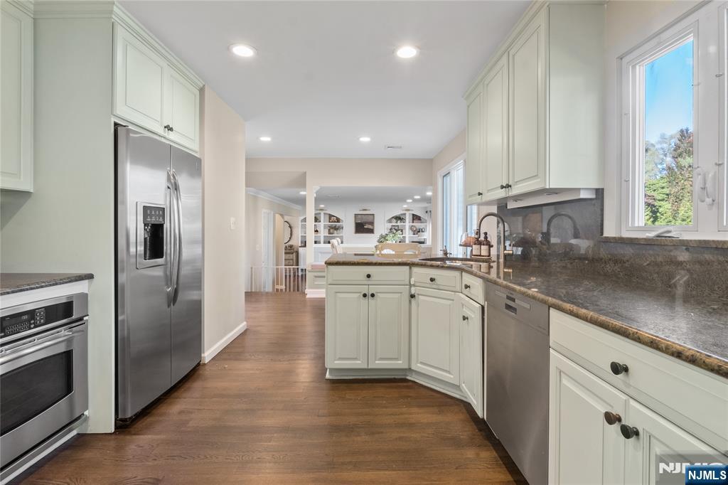 20 Dwight Street Wayne, NJ 07470 - Photo 11 of 49