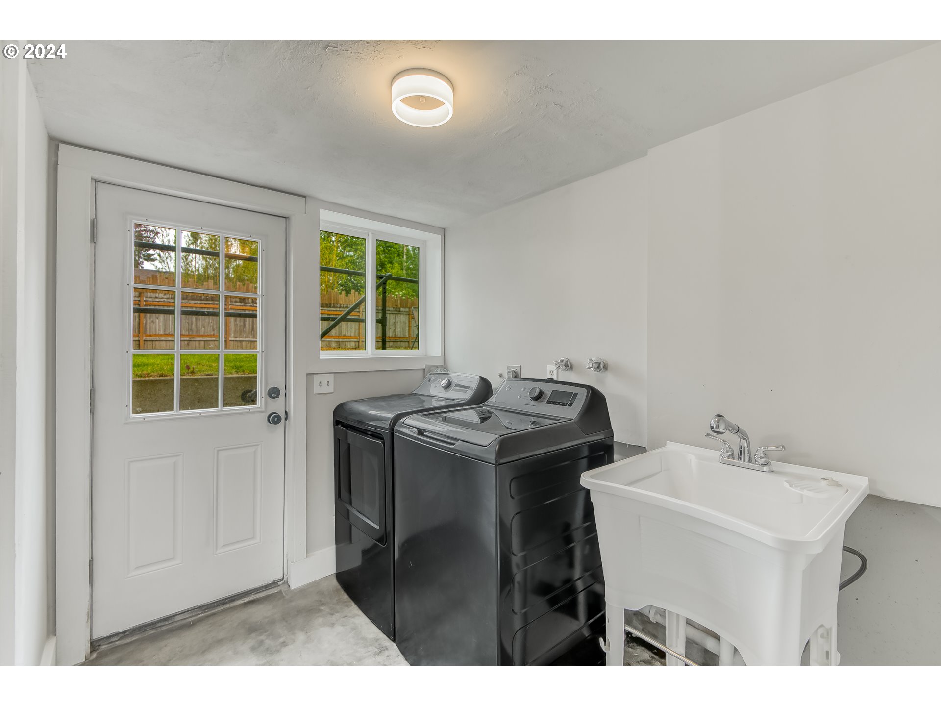 11110 Southwest 64th Avenue Portland, OR 97219 - Photo 18 of 26