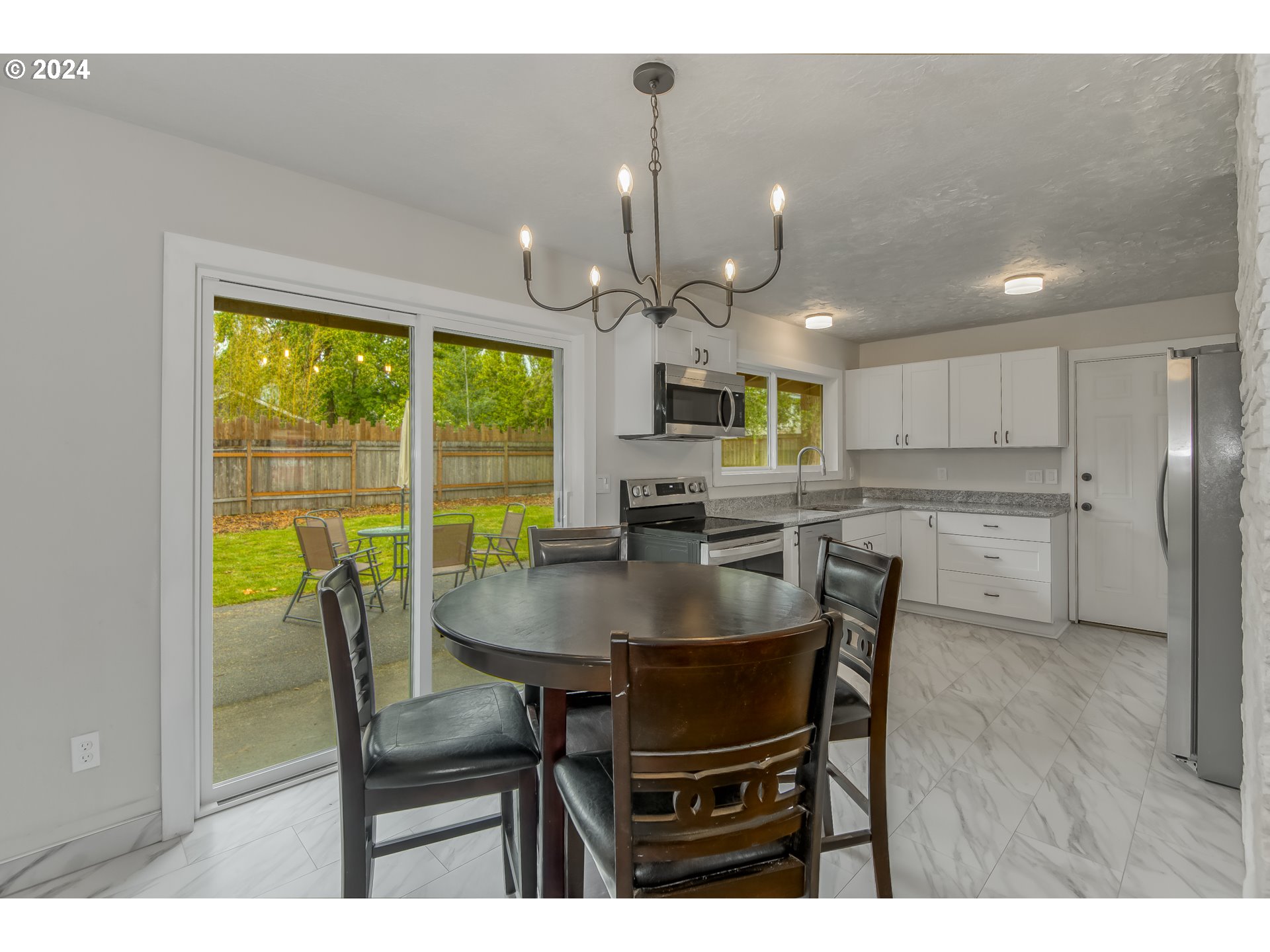 11110 Southwest 64th Avenue Portland, OR 97219 - Photo 7 of 26