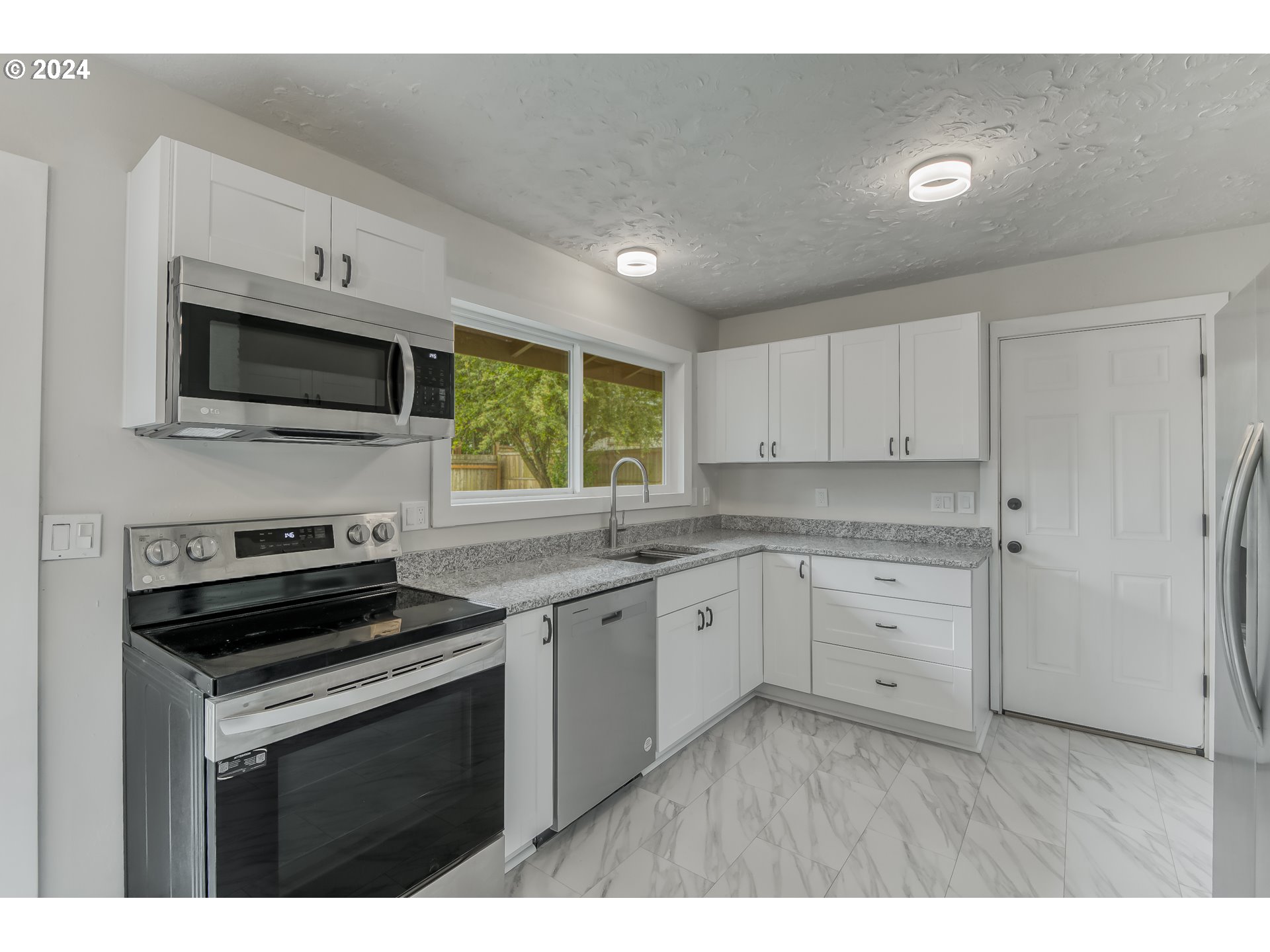 11110 Southwest 64th Avenue Portland, OR 97219 - Photo 9 of 26