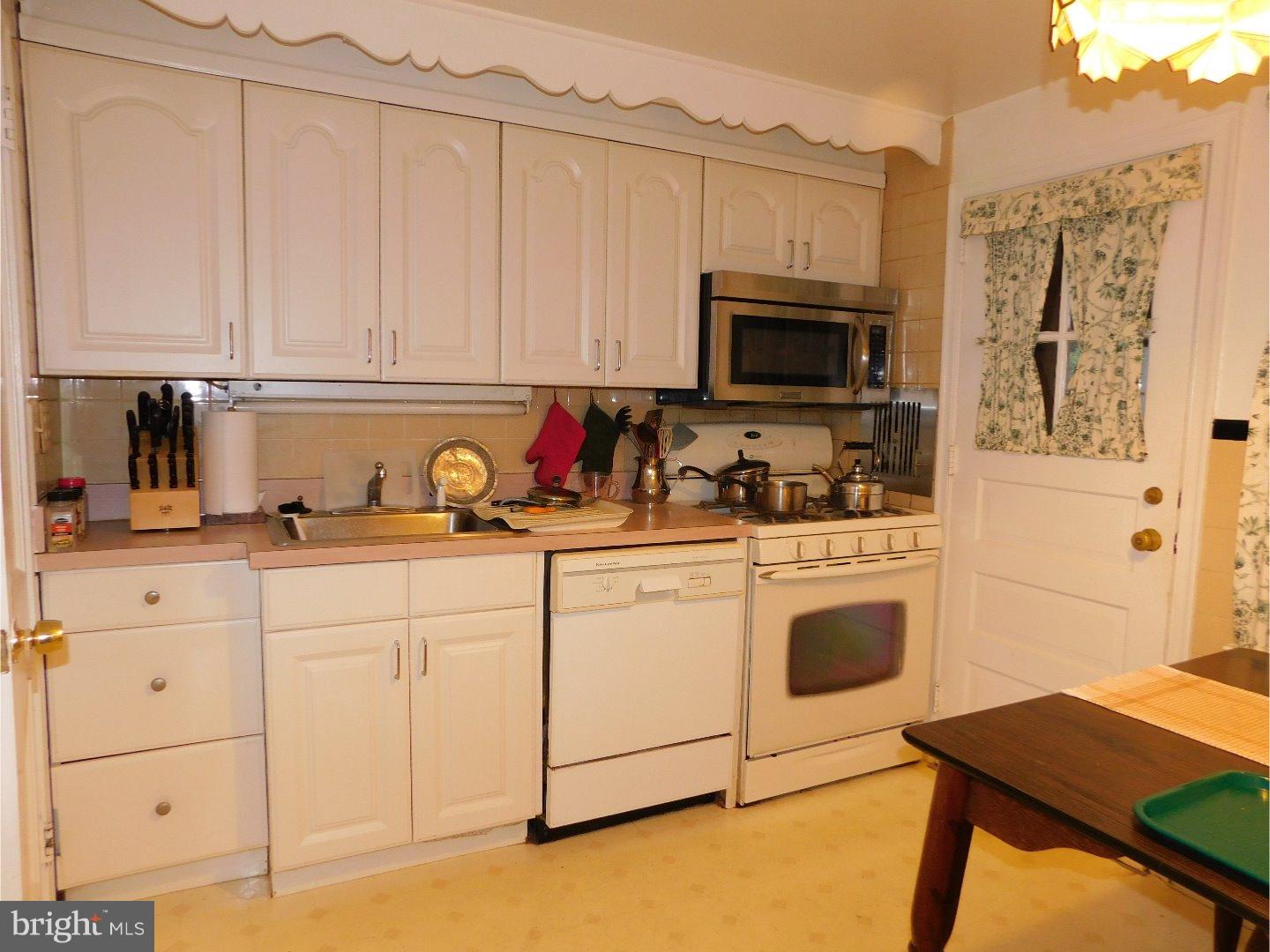 1219 St Clair Road Oreland, PA 19075 - Photo 10 of 25 Kitchen