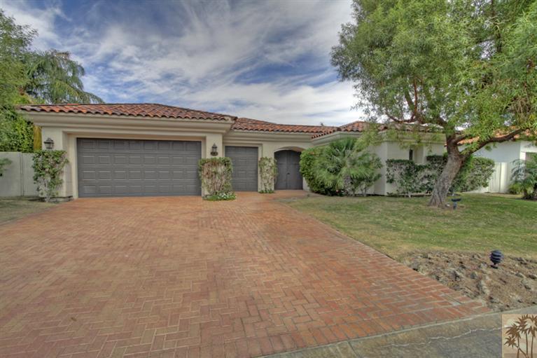 231 Loch Lomond Road Rancho Mirage, CA 92270 - Photo 4 of 25 front view of a house with a yard