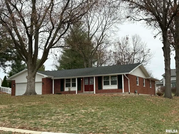 $250,000 | 2111 Curved Creek Court, Quincy, IL 62301