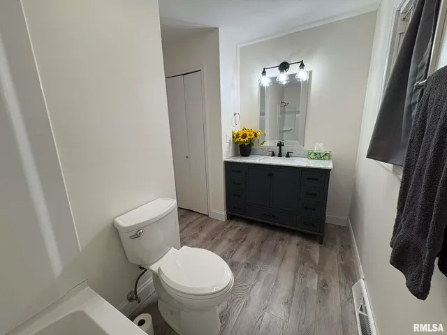 $285,000 | 2111 Curved Creek Court, Quincy, IL 62301