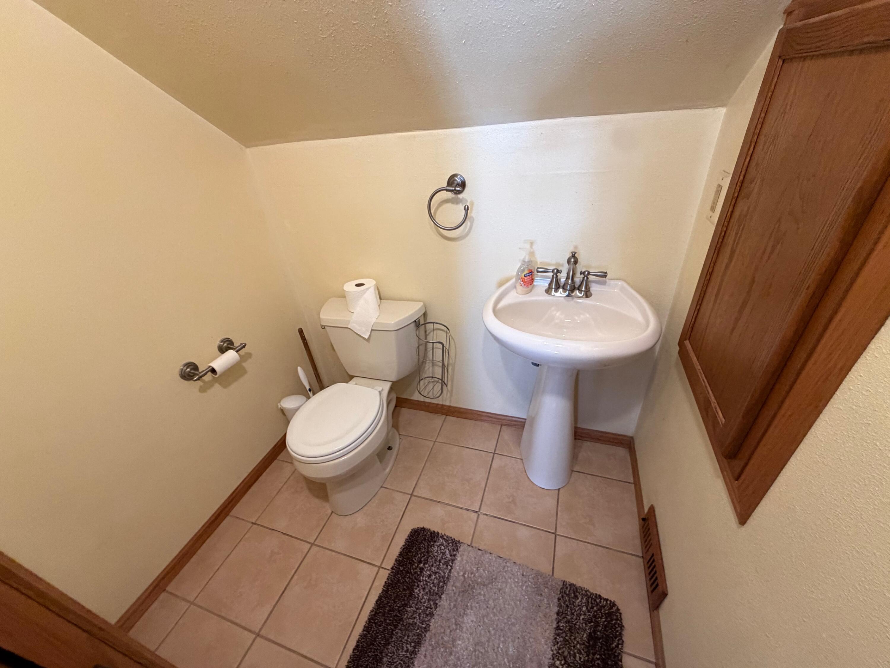 6411 West Cleveland Avenue Milwaukee, WI 53219 - Photo 25 of 41 1/2 Bath