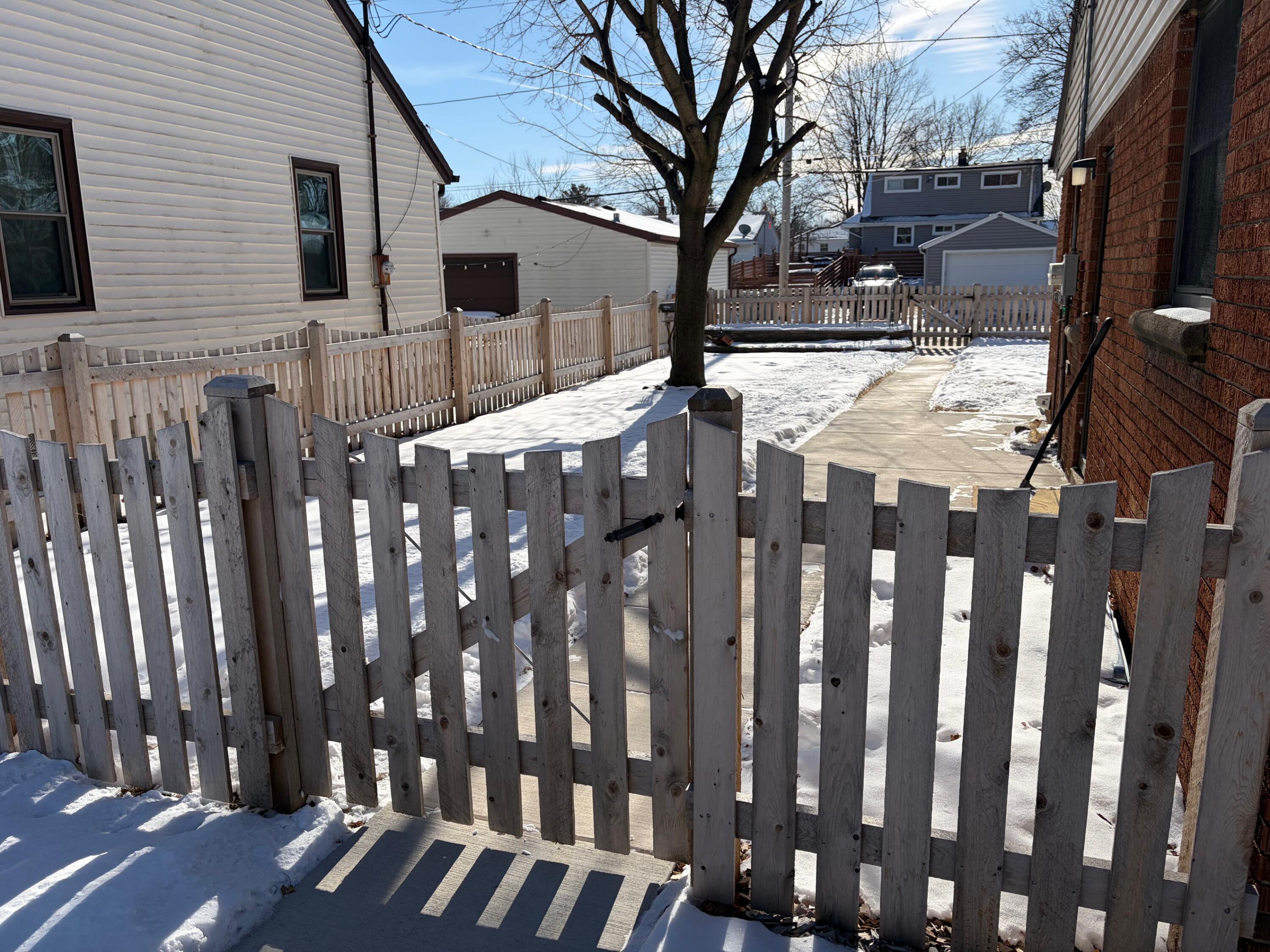 6411 West Cleveland Avenue Milwaukee, WI 53219 - Photo 3 of 41 East Side