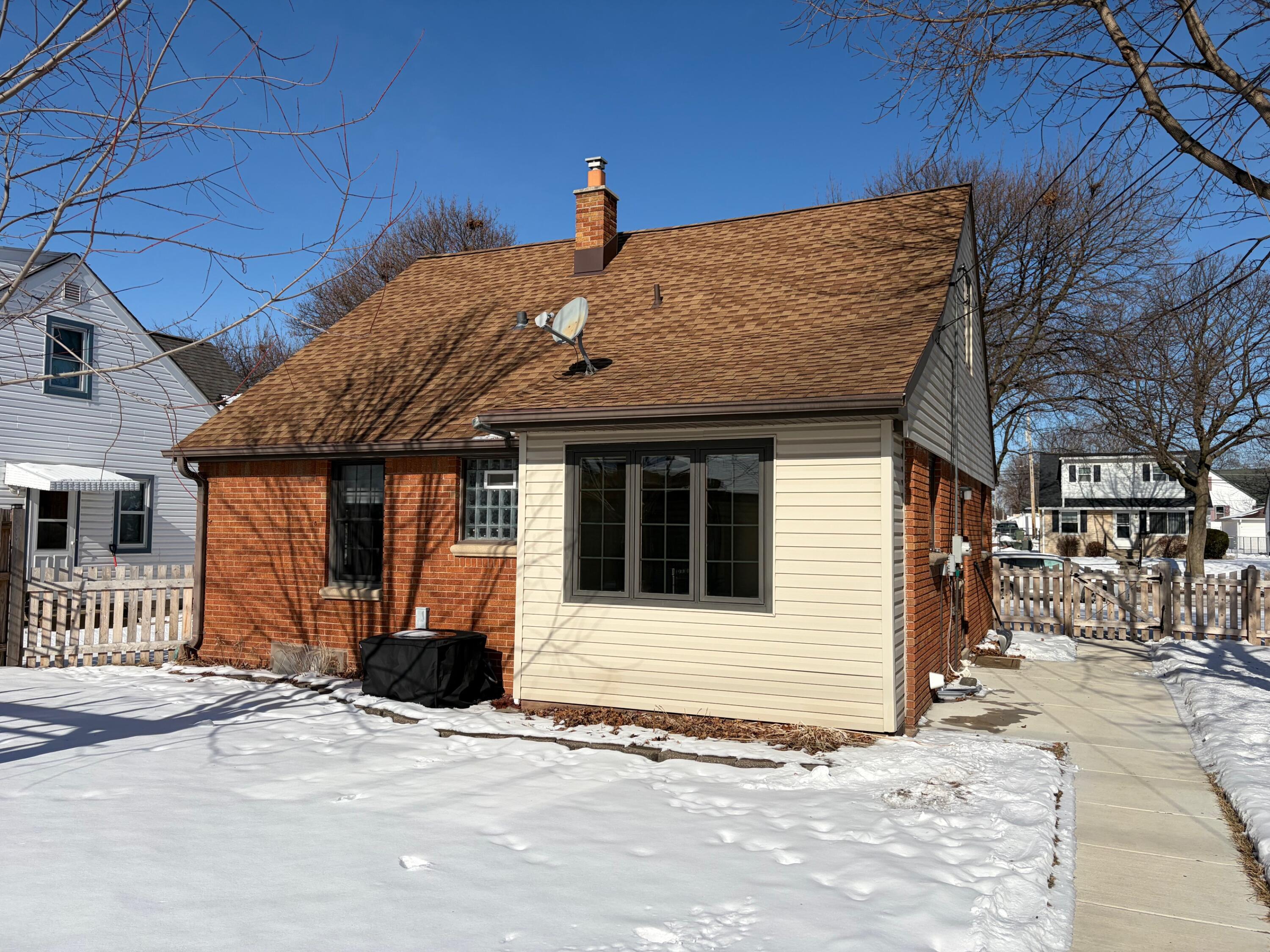 6411 West Cleveland Avenue Milwaukee, WI 53219 - Photo 5 of 41 Back