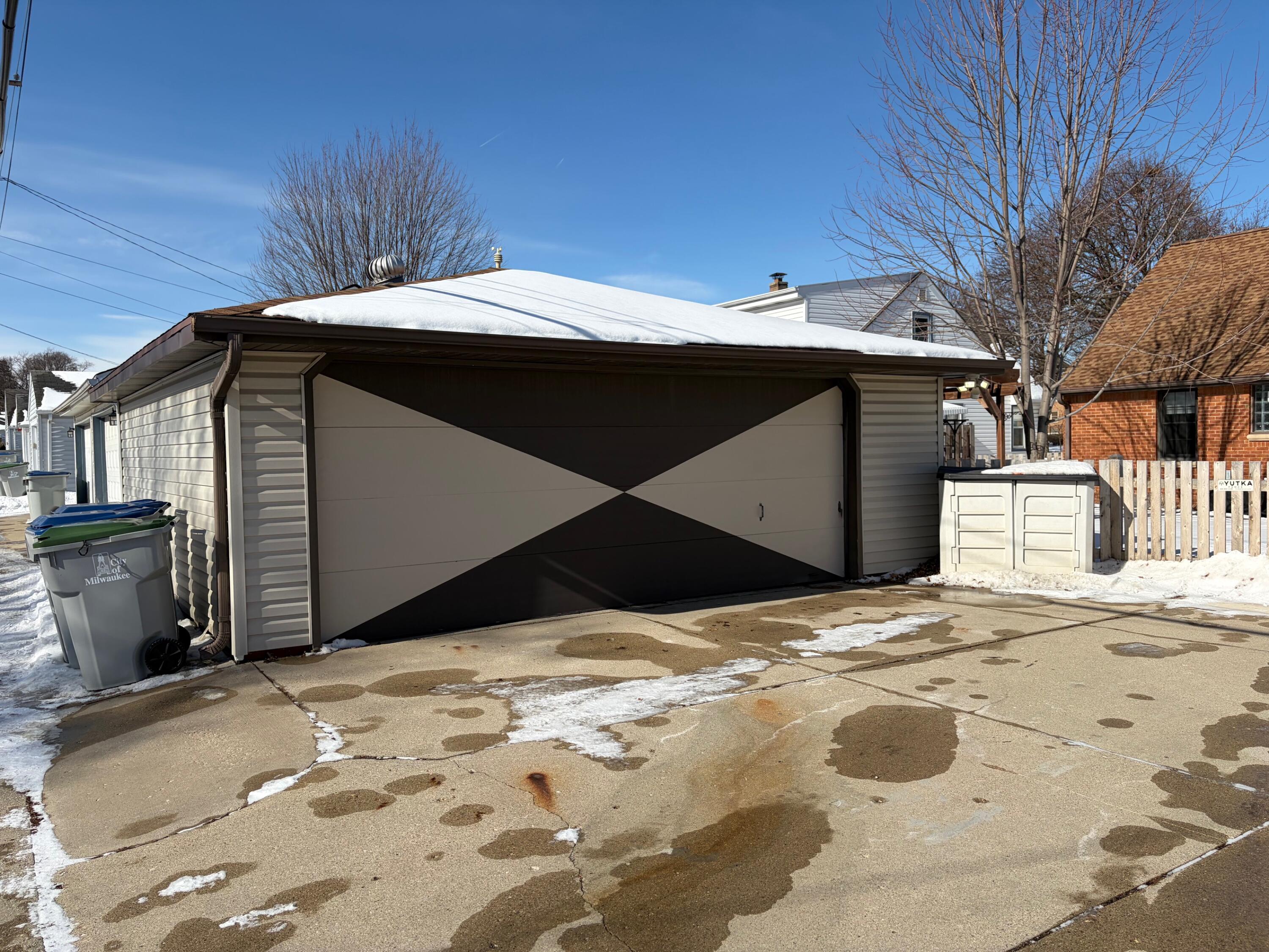6411 West Cleveland Avenue Milwaukee, WI 53219 - Photo 9 of 41 Garage
