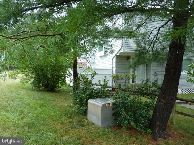 17420 Hughes Road Poolesville, MD 20837 - Photo 2 of 21 an outdoor view of house and green space