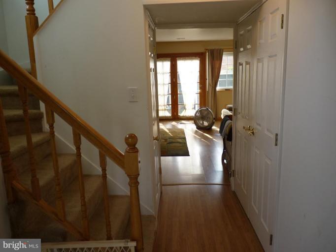 17420 Hughes Road Poolesville, MD 20837 - Photo 20 of 21 a hallway with windows