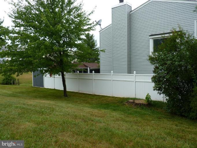 17420 Hughes Road Poolesville, MD 20837 - Photo 3 of 21 a view of back yard of a house